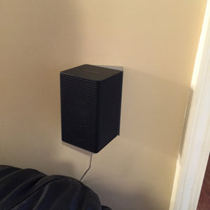 Nástěnný držák zadního reproduktoru Samsung SWA-8000S s úhlem 30 stupňů