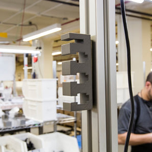 Robustní držák kabelů pro rámy 80/20 a Bosch Rexroth