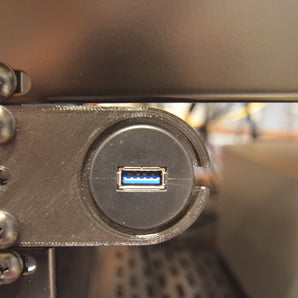 USB/DC Port držák pro 19palcový rack