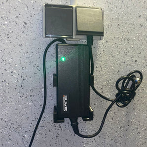Nástěnný držák pro nabíječku baterií elektrokol NCM (typ DC483DE 48V 3A)