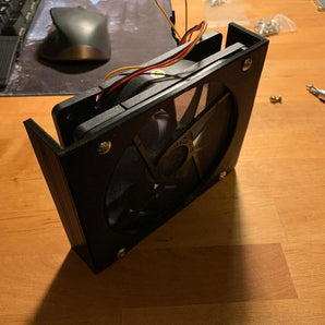 Montáž ventilátoru pro 120mm 5,25palcové pozice pro disky