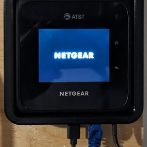 Netgear Nighthawk M6 Pro Montáž na zeď