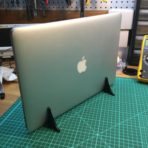 Vertikální stojan pro MacBook Pro 15" Retina (18 mm)