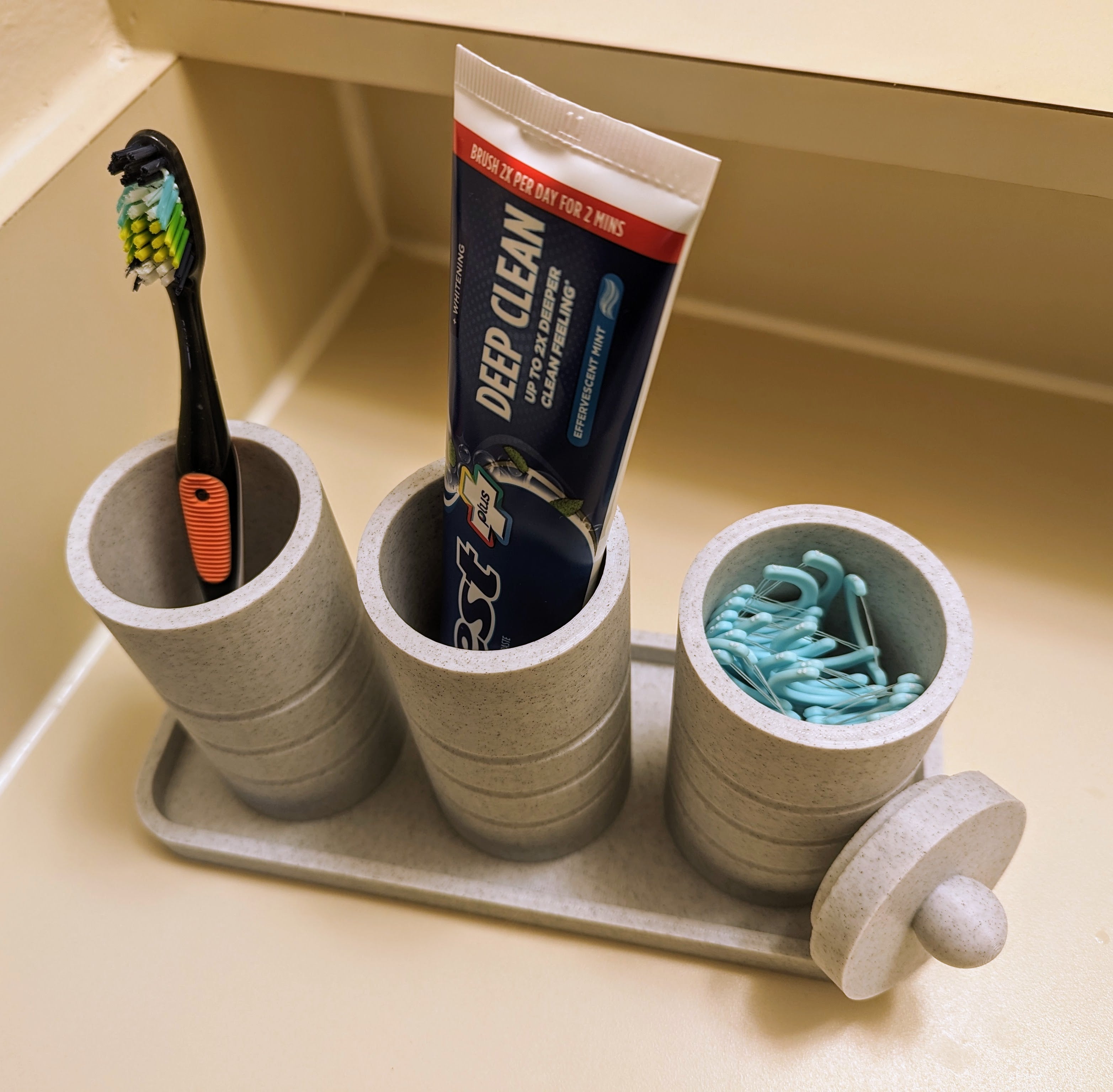 Koupelnový organizér na zubní kartáčky a Q-tipy