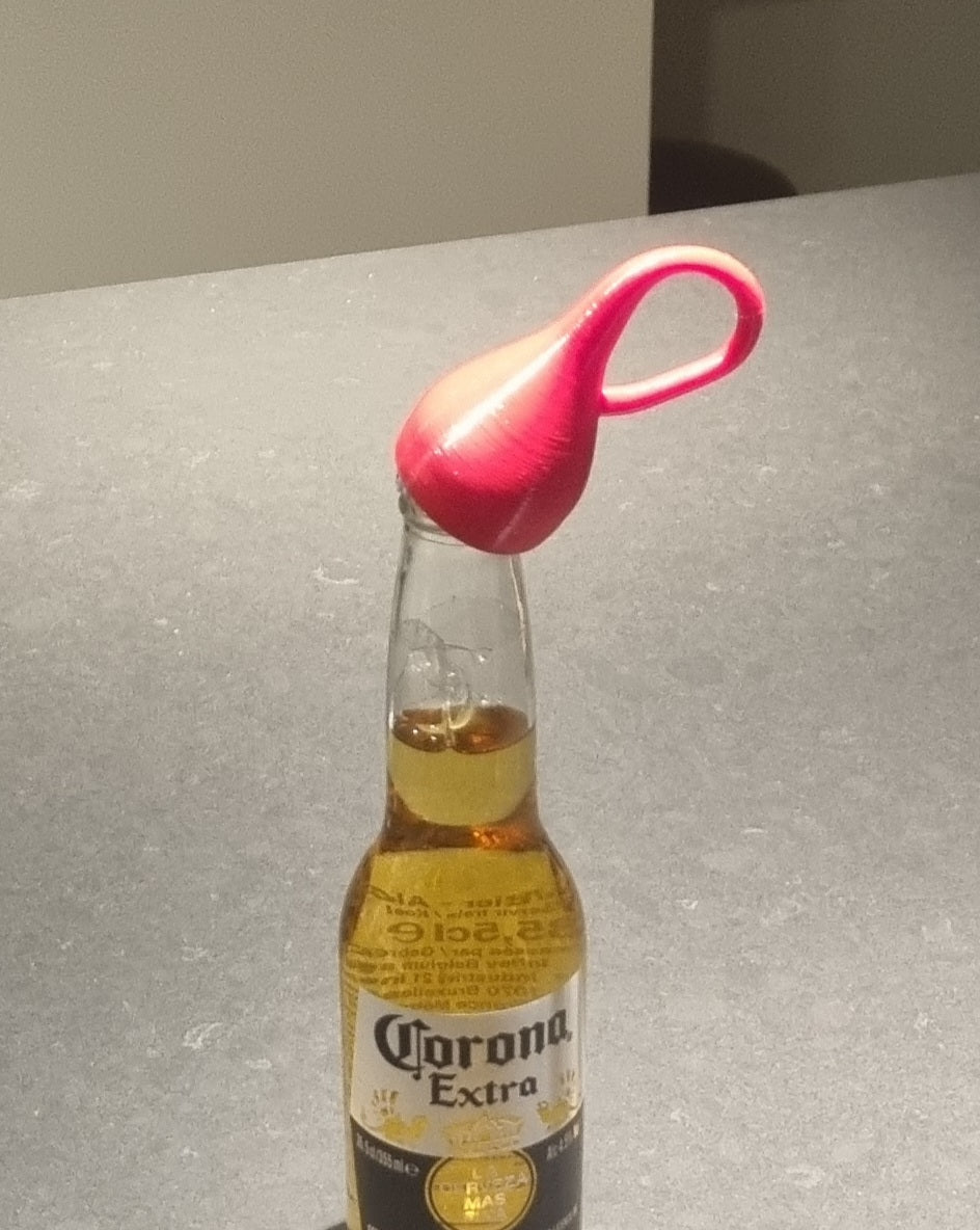 Klein otvírák na láhve ve tvaru otvíráku na láhve