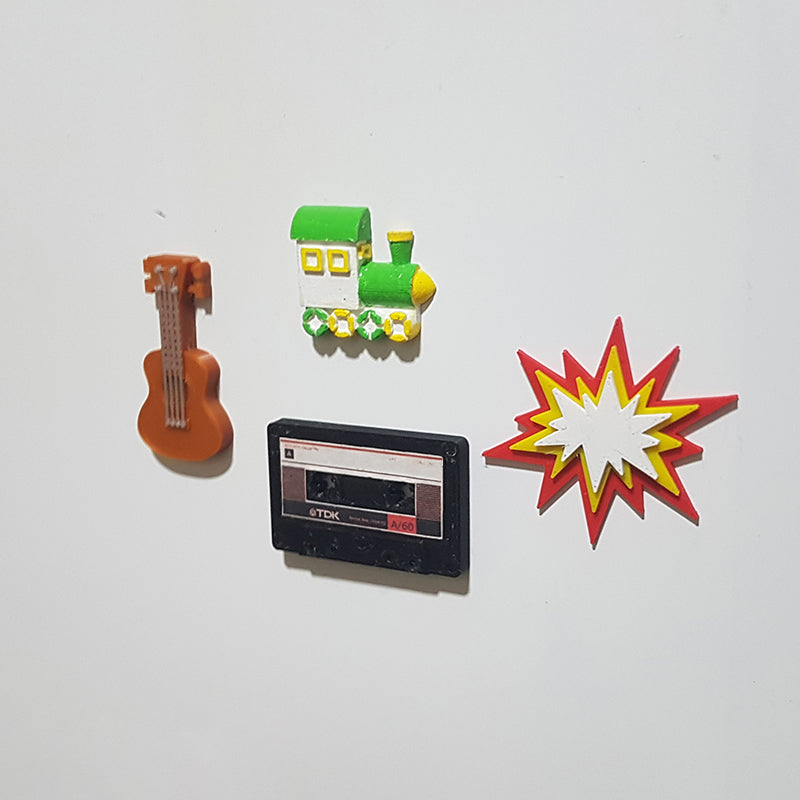 Ručně malované magnety na ledničku s kazetou a kytarou