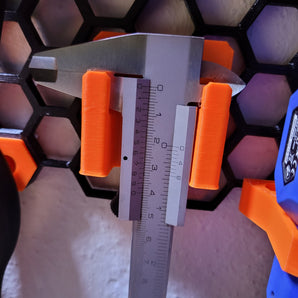Držák třmenu pro úložnou stěnu Honeycomb
