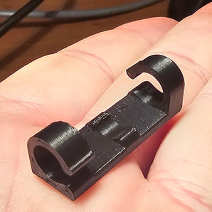 Držák kabelů Wire Clamp pro organizaci kabelů UTP
