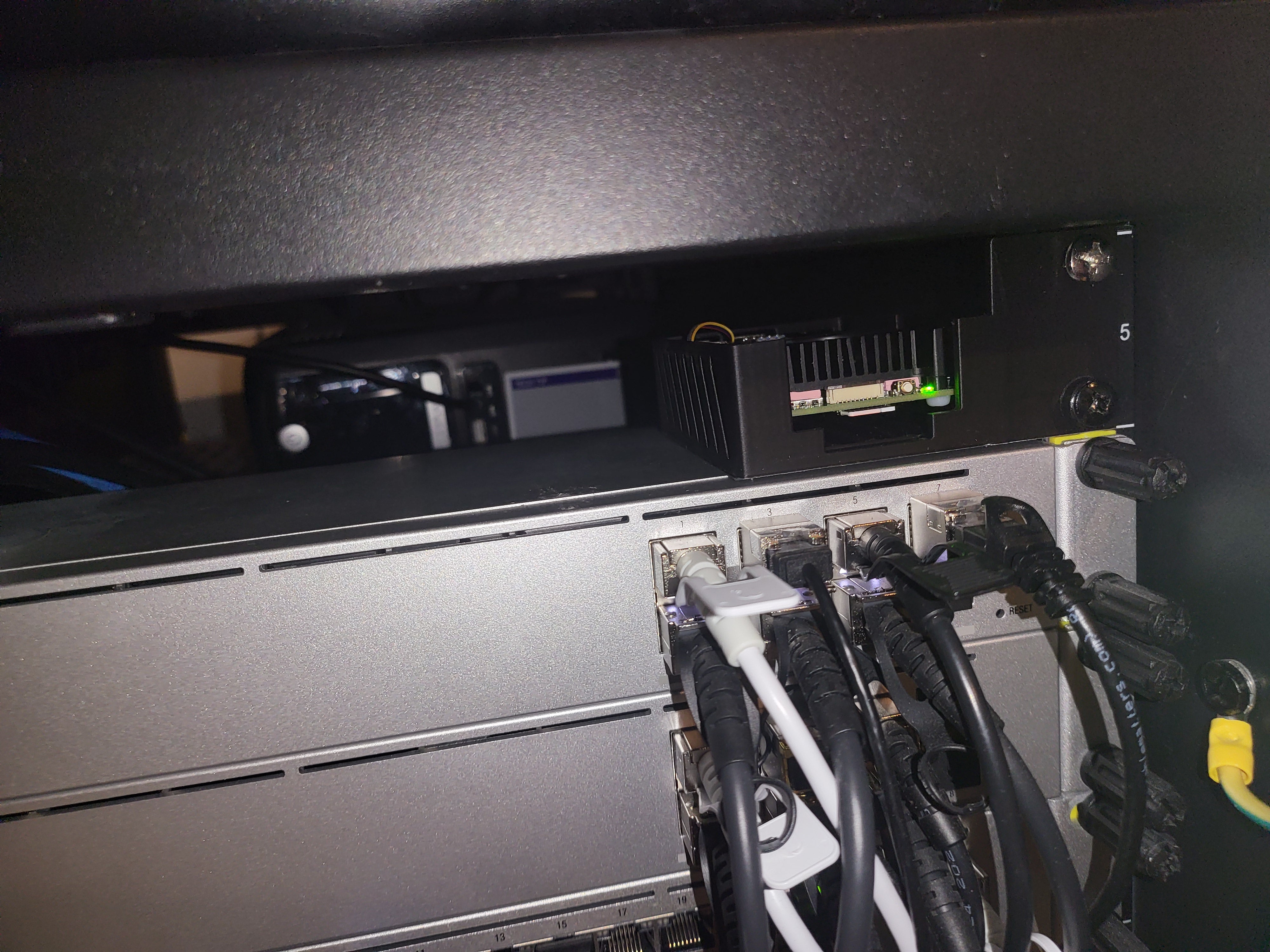 Raspberry Pi 5 Rack Mount Case s zadními porty