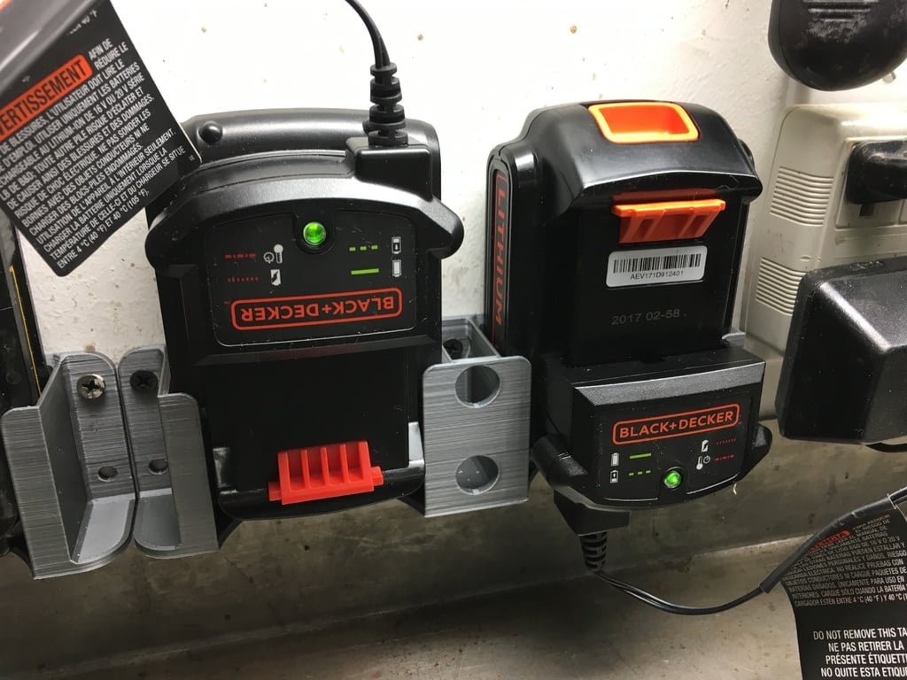 Držáky baterií Black & Decker / DeWalt 20V pro montáž na stěnu nebo na stojato
