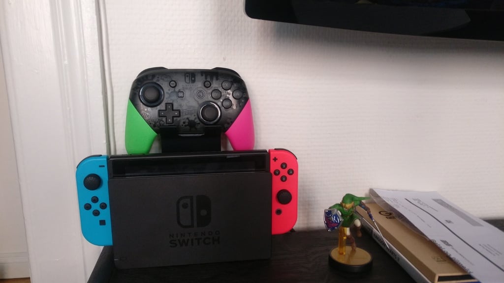 Držák ovladače Nintendo Switch Pro pro dokovací stanici