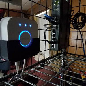 Nástěnný držák pro Philips Hue Hub (Gen2) se stahovací páskou