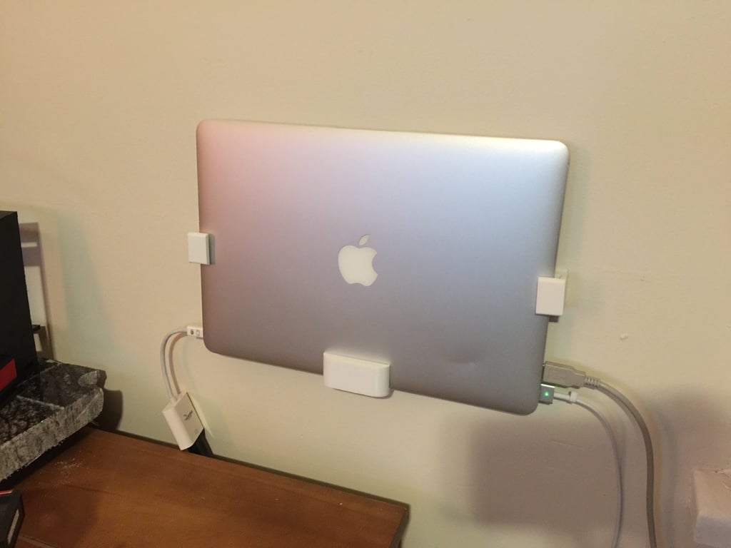 MacBook Air boční držáky pro montáž na stěnu
