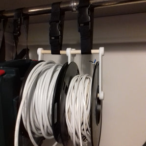 Držák cívky filamentu pro organizaci kabelů