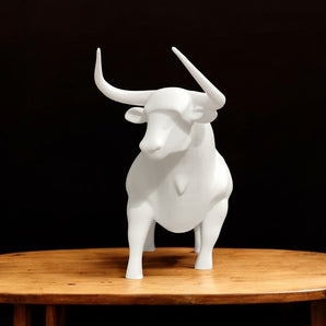 Elegant bílá tyrolská skulptura pro moderní interiér
