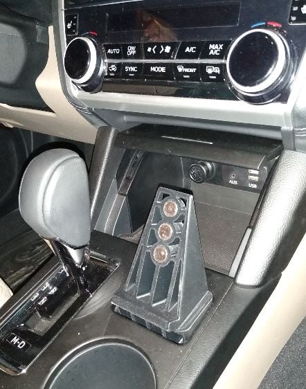 Magnetický držák telefonu pro středovou konzoli Subaru Outback 2018