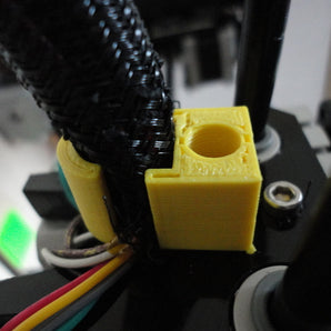 Vylepšení odlehčení tahu kabelů Replicator Extruder
