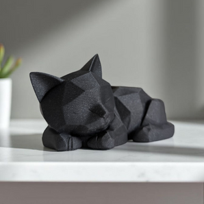 Sød Sovende Kat i Lav-Poly Design