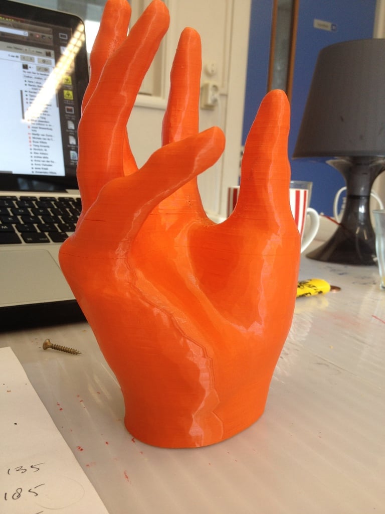 3D naskenovaný držák na iPhone ve tvaru ruky
