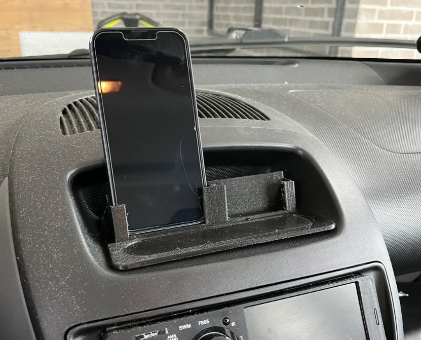 Držák telefonu do auta pro Toyota Aygo, Peugeot 107, Citroen C1 (modely 2005-2018) - iPhone 12/13/14 &amp; iPhone 12/13 mini