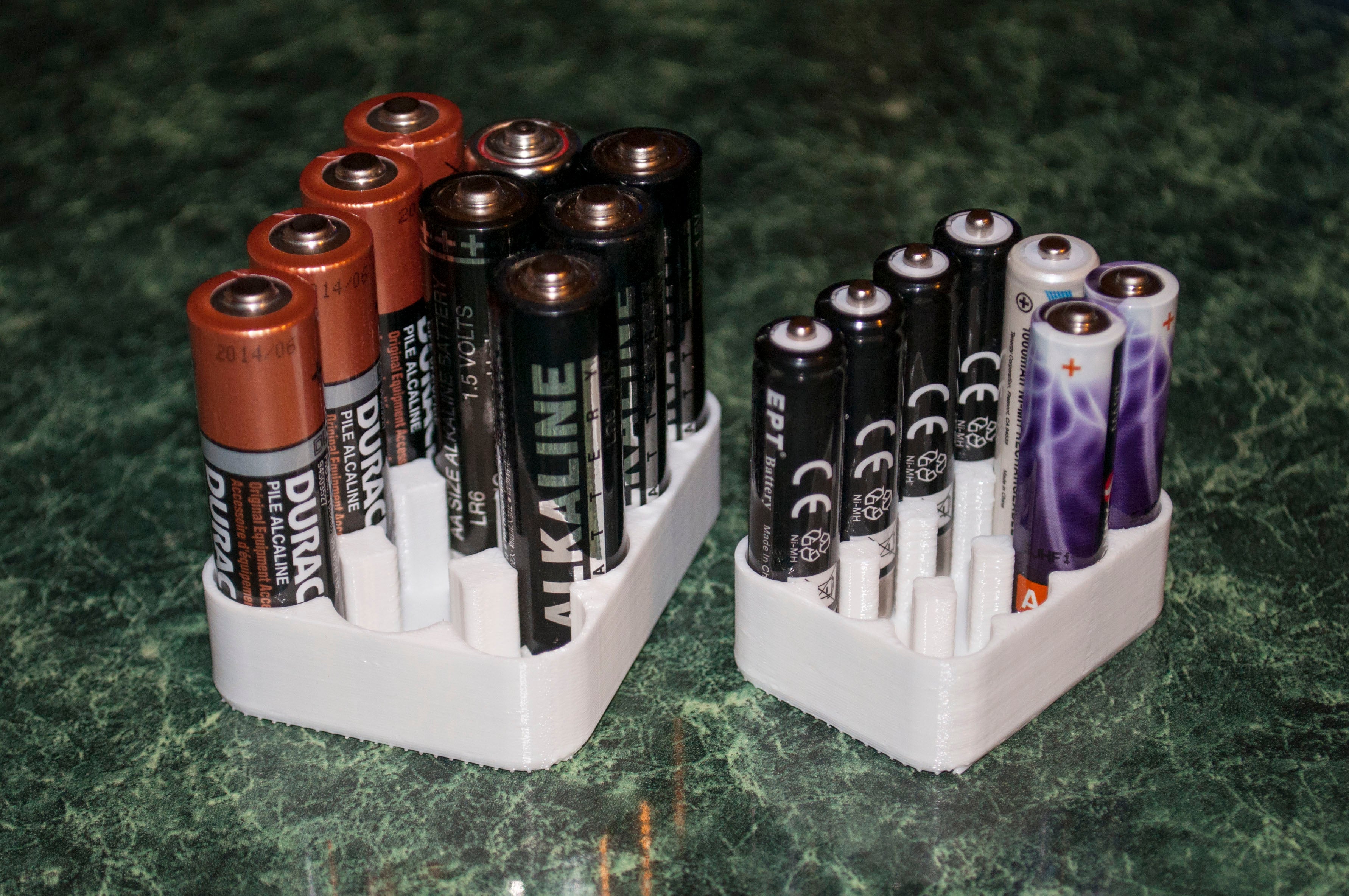 Držák baterií pro baterie AA, AAA a 18650