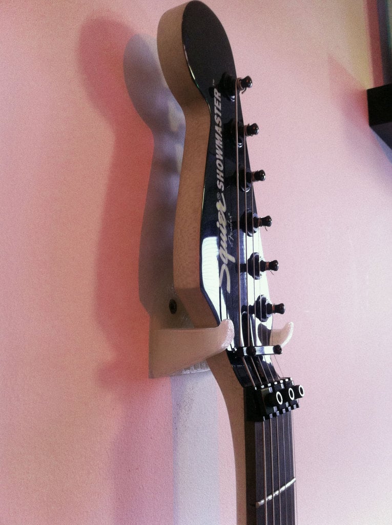 Nástěnný držák kytary