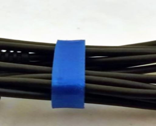 Organizér kabelů ve dvou velikostech pro USB a napájecí kabely