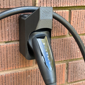 Nástěnný držák nabíjecího konektoru Tesla CCS2