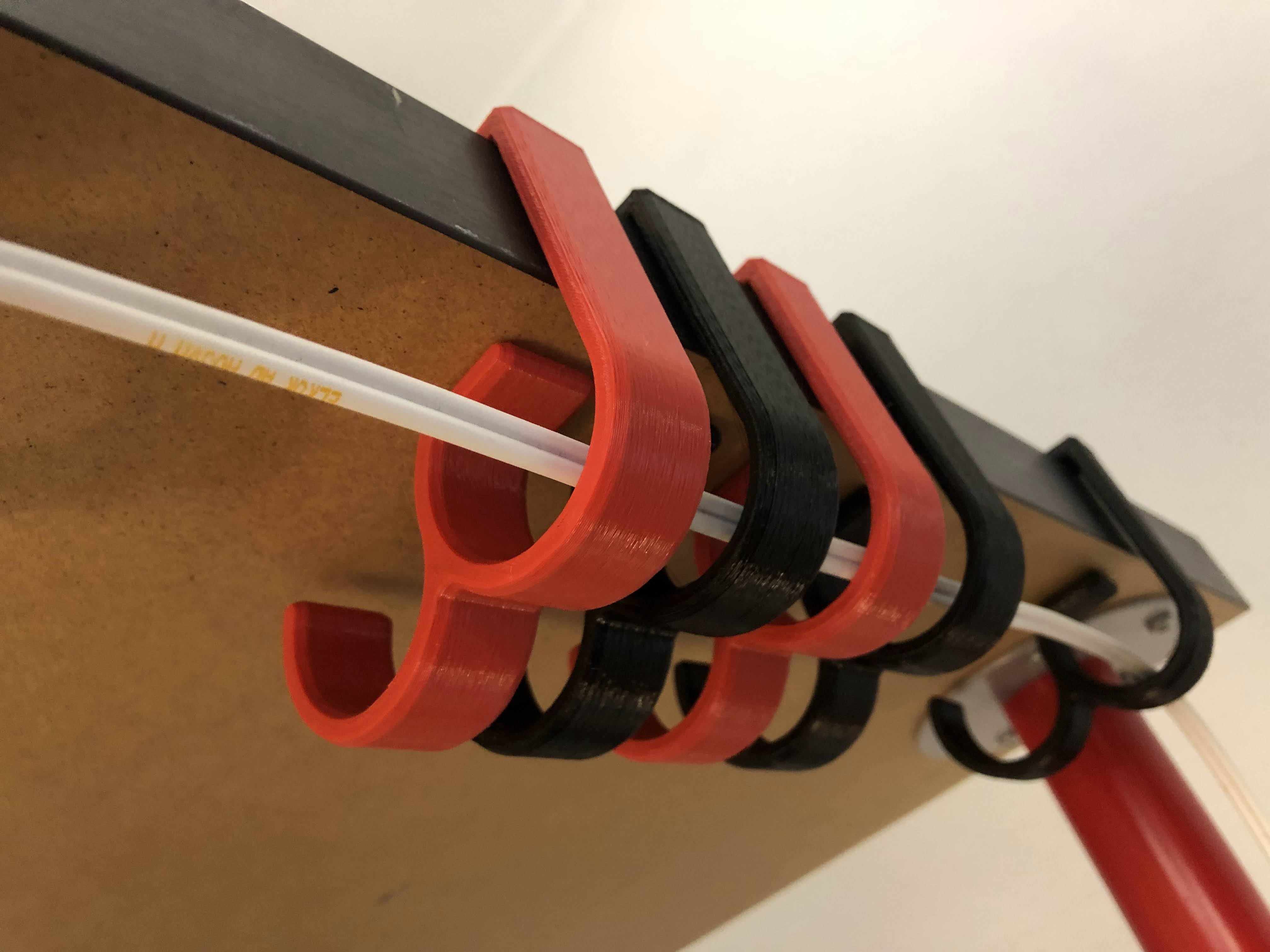 Vodicí spona pro kabely na psací stůl pro 50mm pracovní desky - kompatibilní s Ikea