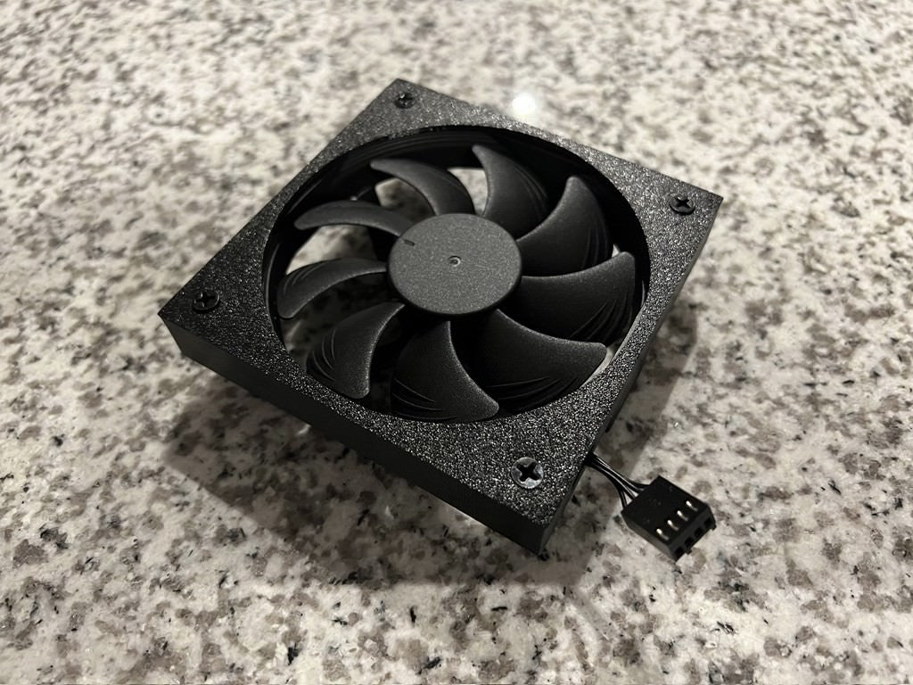 Noctua NF-A9x14 kryt ventilátoru pro LSI 9300-16i