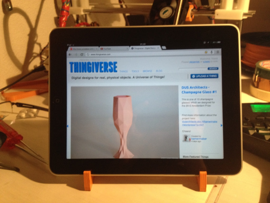 Jednoduchý a kompaktní stojan pro iPad na cesty