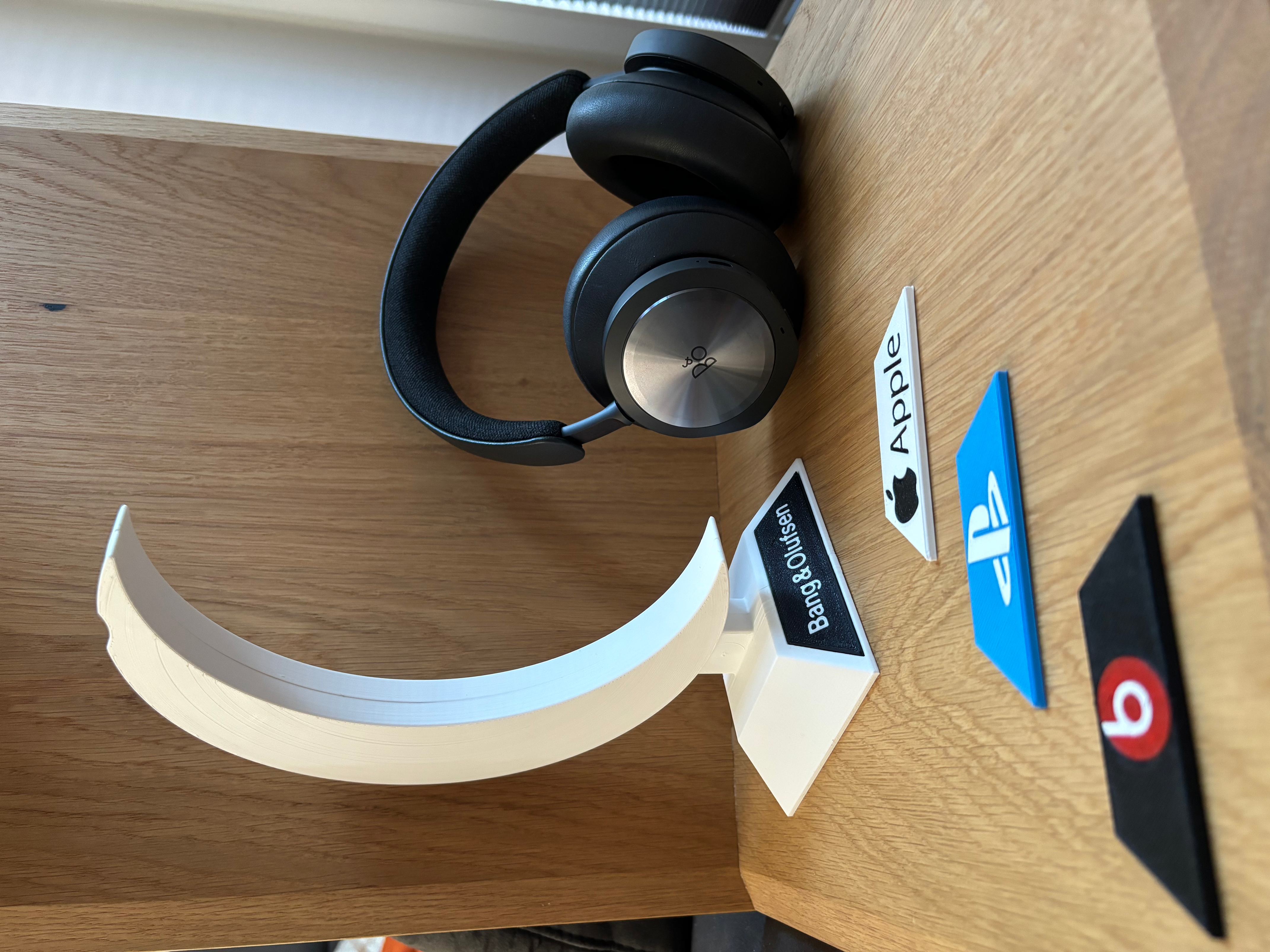 Stojánek na sluchátka Měsíční srpek / Headphone Stand Moon Design