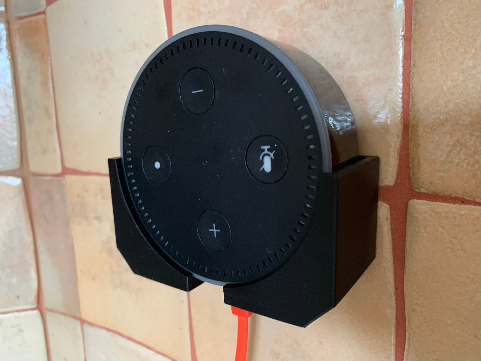 Nástěnný držák pro Amazon Echo Dot 2. generace