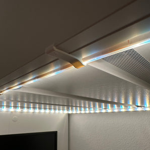 Klipy na světelné pásky Hue pro postel IKEA SMÅSTAD - Šetrná montáž