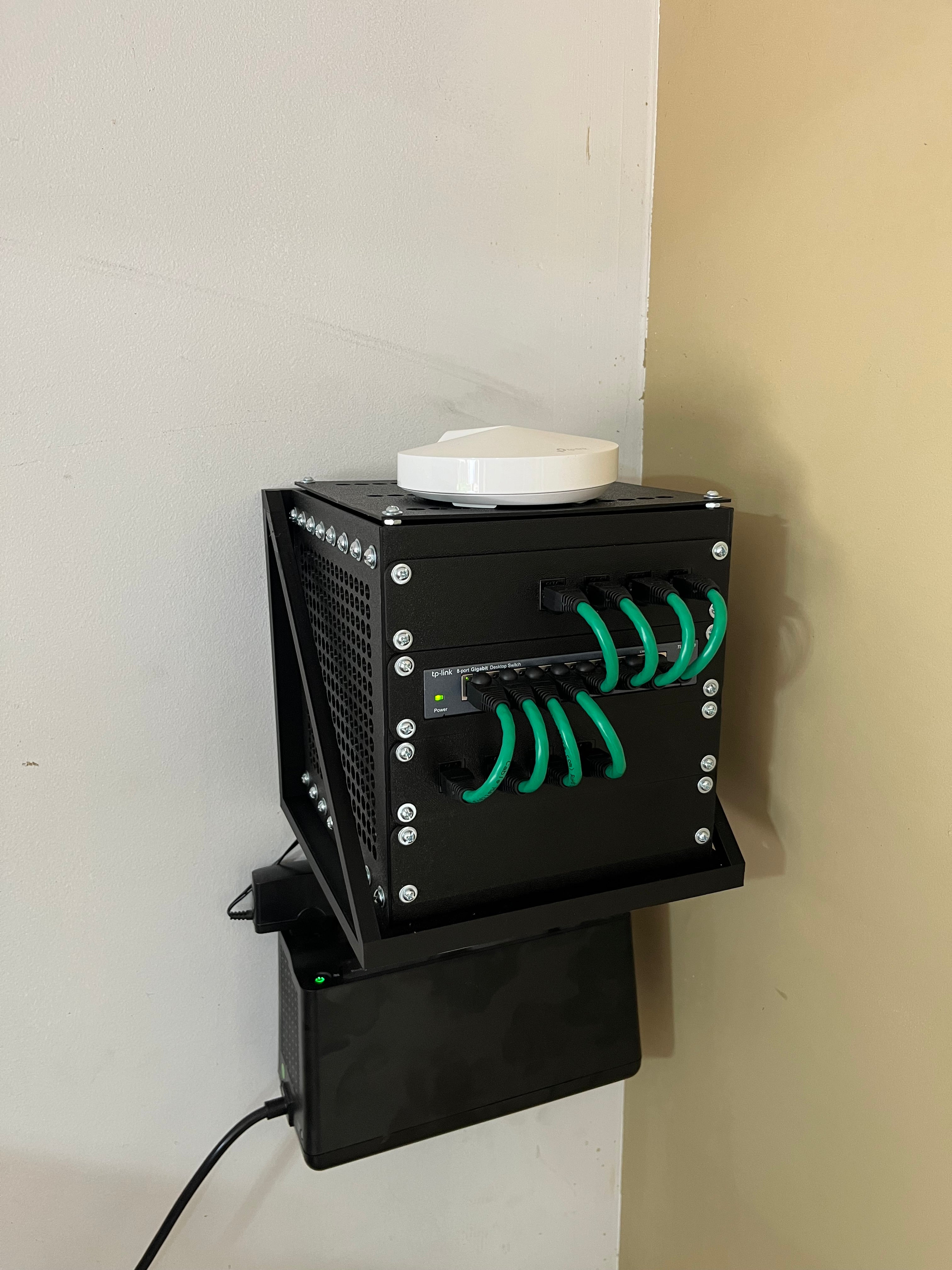 Nástěnná montáž/police pro Mini serverový rack