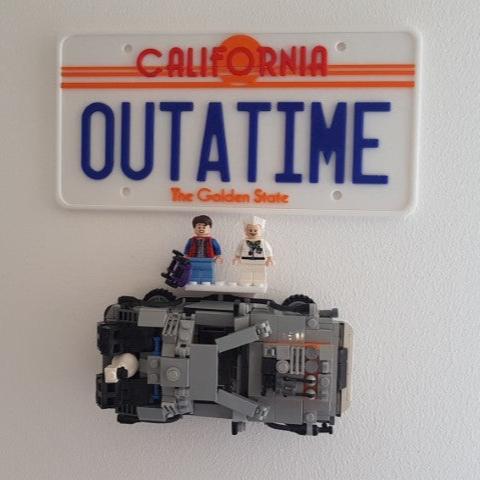 Nástěnný držák pro Lego DeLorean (21103)