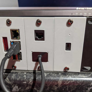 Raspberry Pi USB3 Hub & Extra Síťový port - 19" 2U Adaptér pro montáž do racku