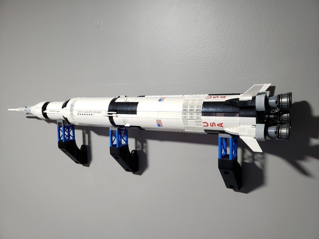 Nástěnný držák pro model Lego Saturn V