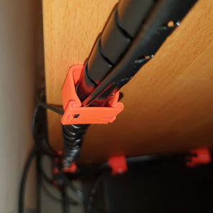 Svorka pro správu kabelů pro psací stůl
