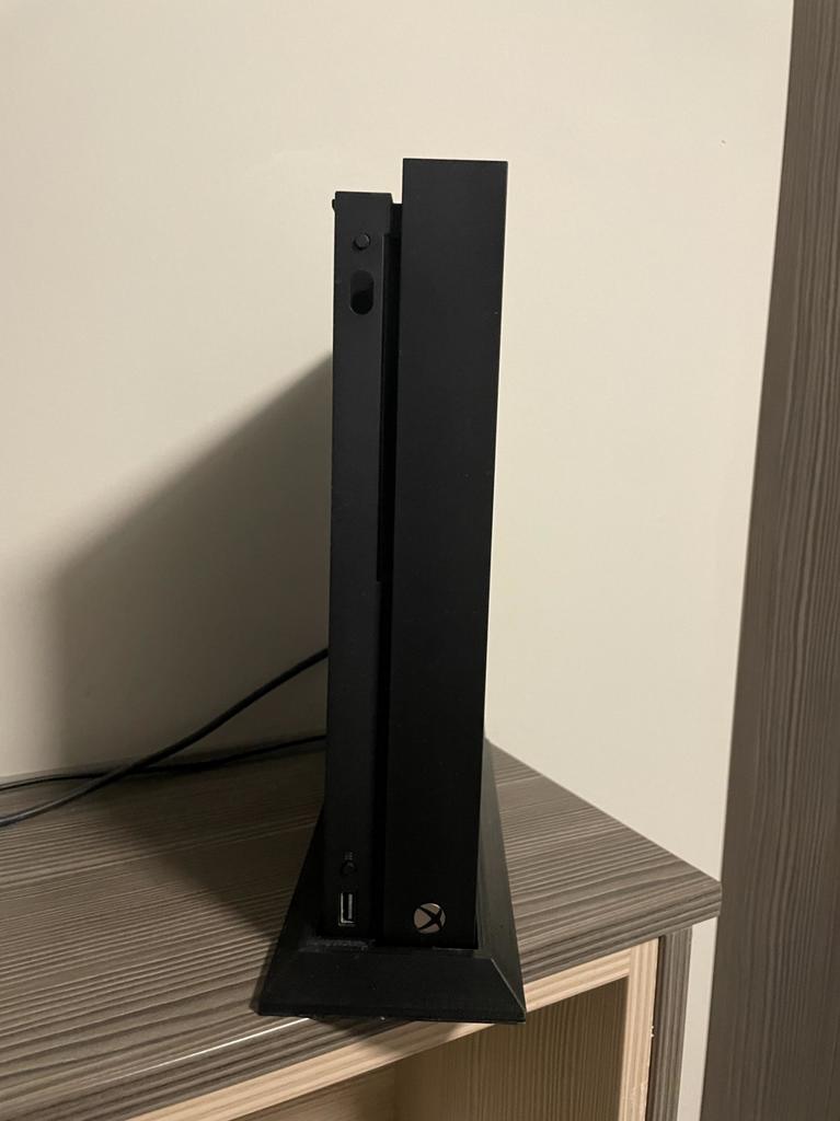 Vertikální stojan pro Xbox One X