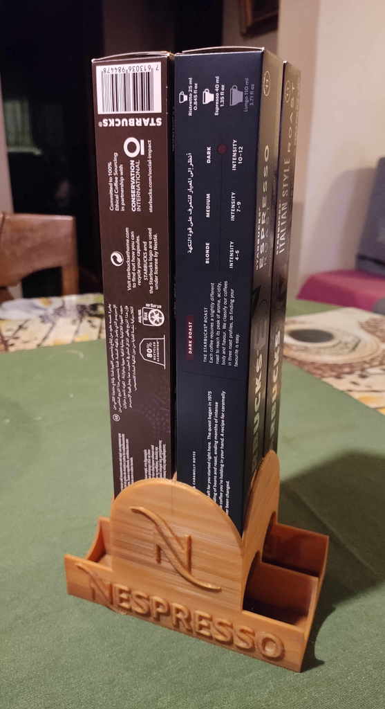 Dávkovač Nespresso s kopulovitou horní částí pro ukládání kapslí