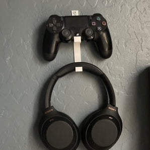 Nástěnný držák pro ovladač PS4 a sluchátka