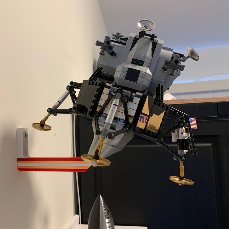 Nástěnný držák pro Lego Lunar Lander