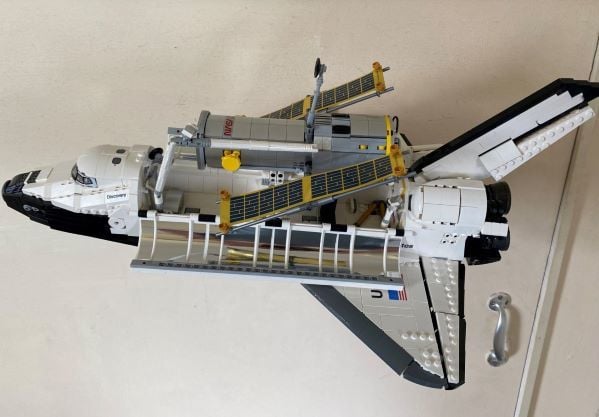 Vægmontering til LEGO Shuttle Discovery 10283