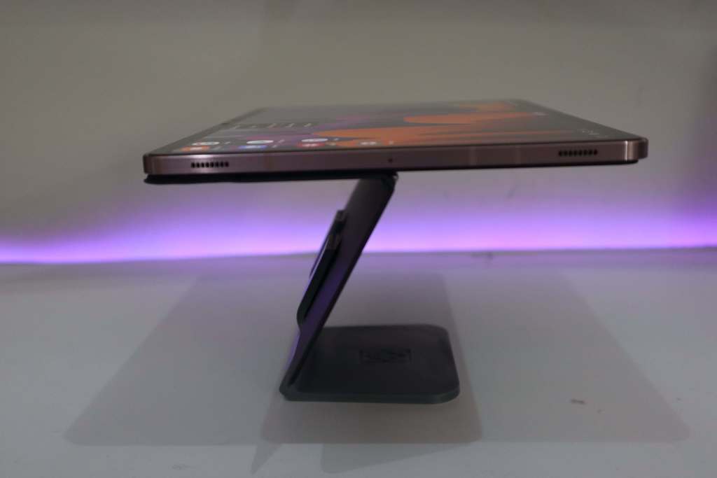 Pohyblivý stojánek na tablet pro Microsoft Surface Pro a Samsung Galaxy Tab S7 s nastavitelným stojánkem