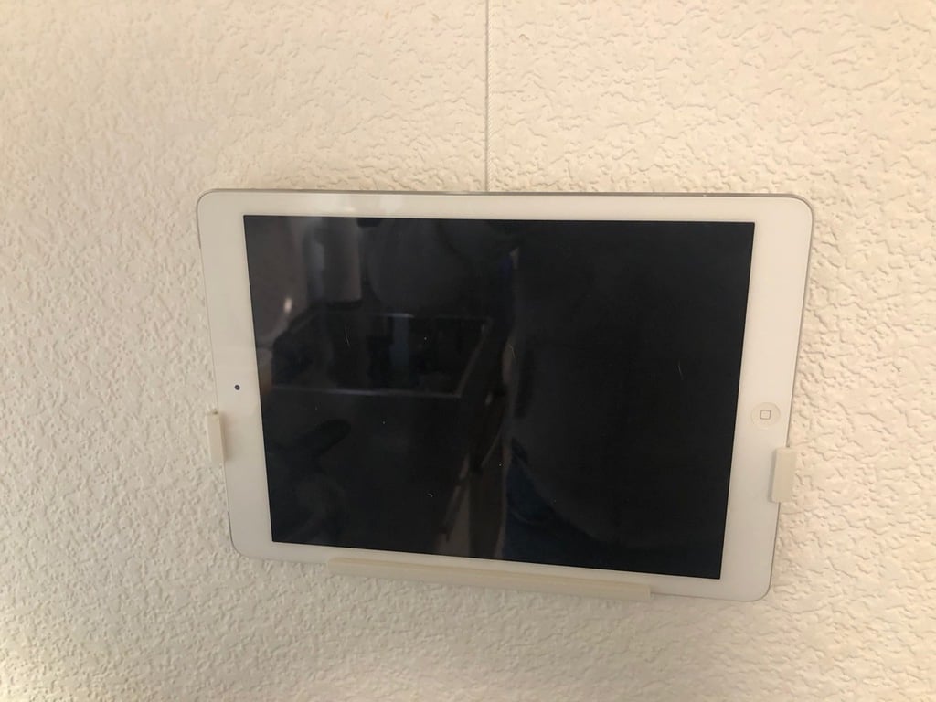 Držák iPadu Nástěnný držák: Stabilní a praktický držák iPadu na stěnu