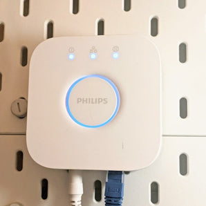 Philips Hue Hub v2.1 Skadis Montáž