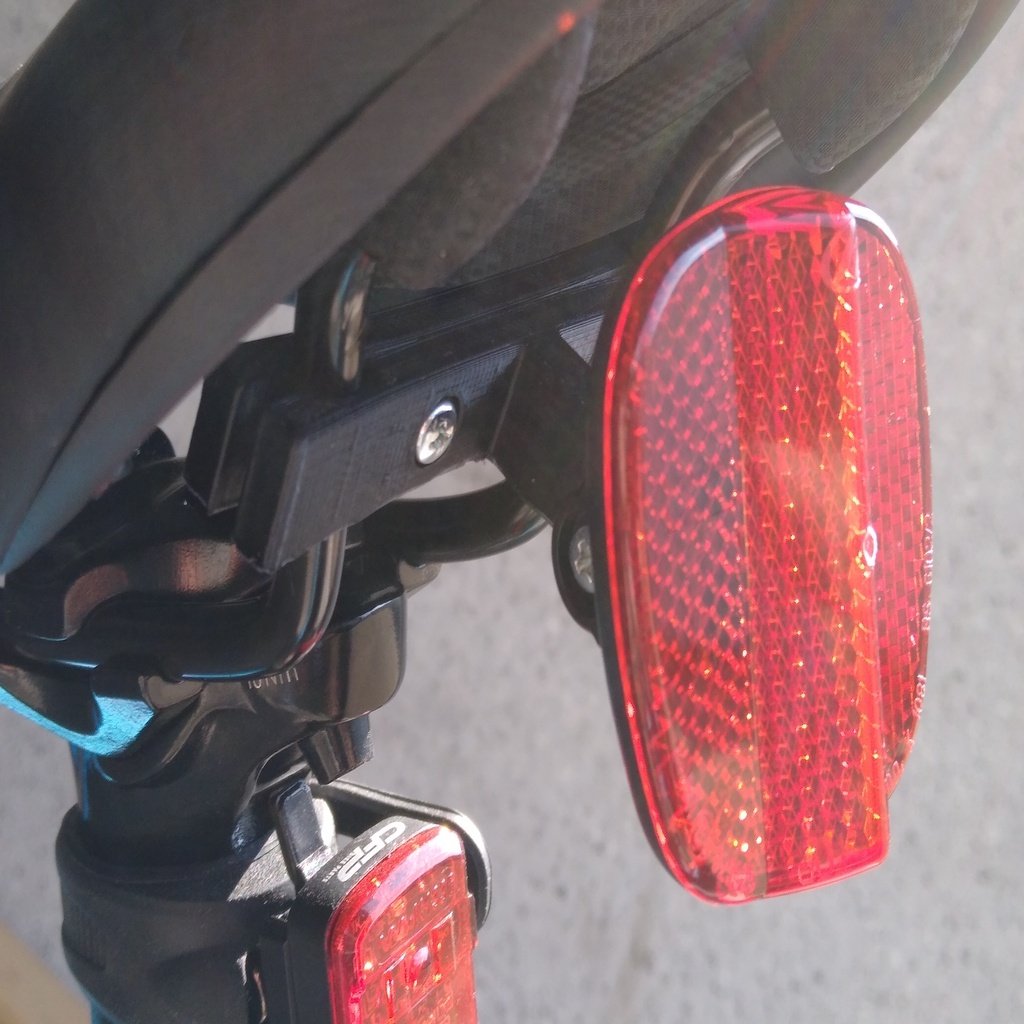 Držák reflektoru na sedadlo jízdního kola