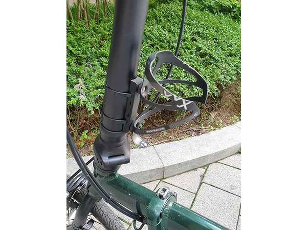 Pevná podpěra koše na cyklistické láhve se stahovacími páskami