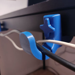 Držák kabelu na stůl – snadná organizace bez šroubů